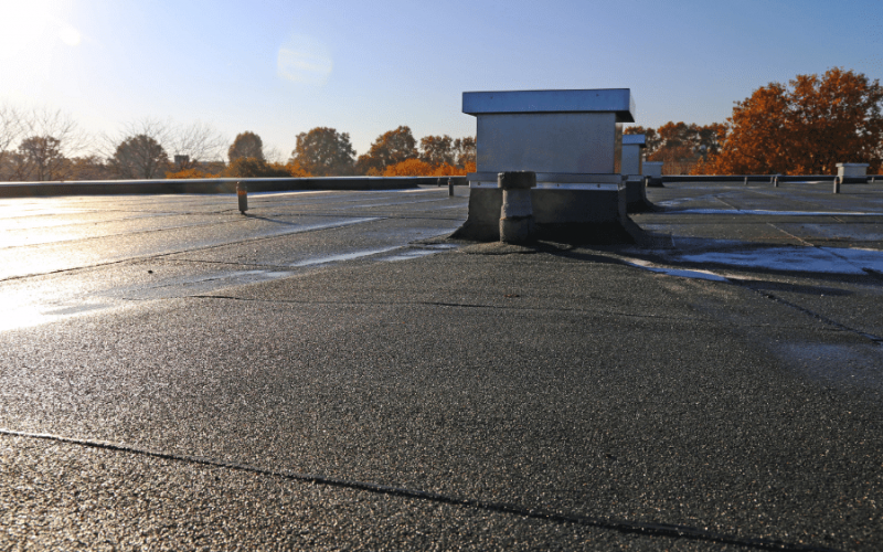 A flat roofing system for an industrial building